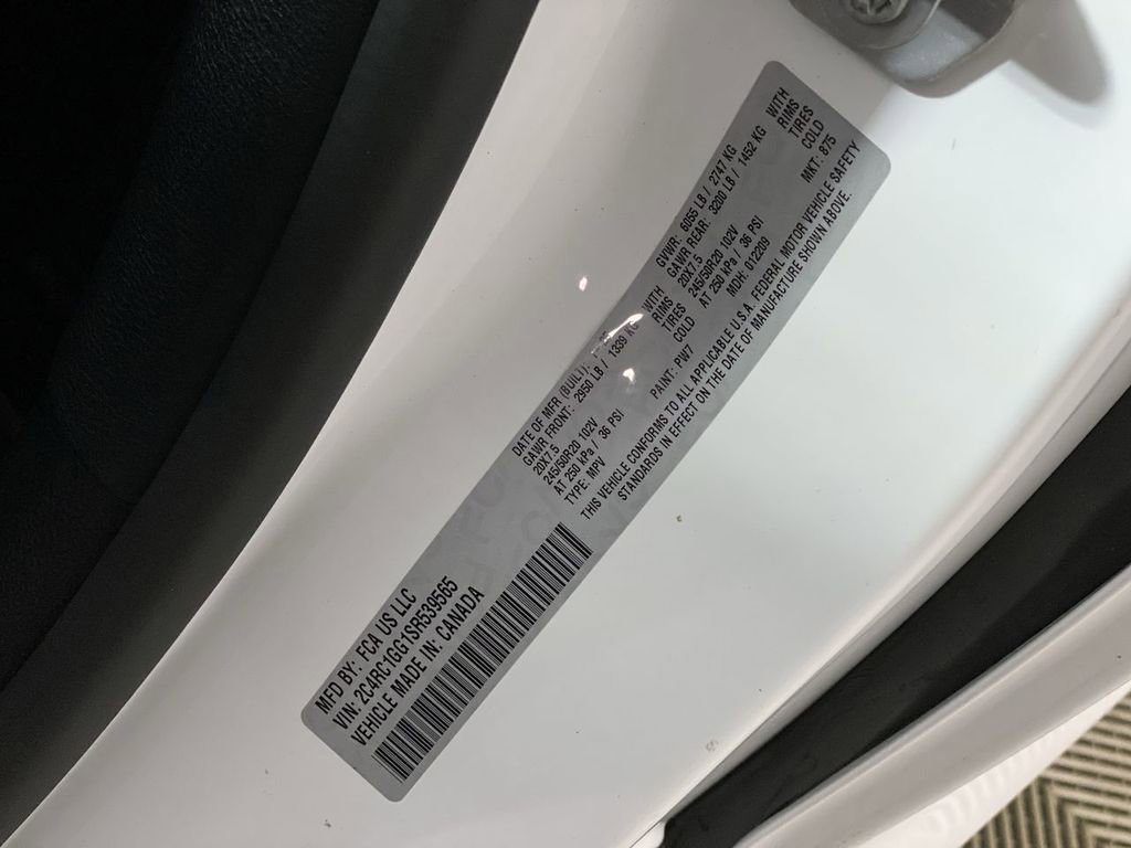 Used 2025 Chrysler Pacifica Limited image 40