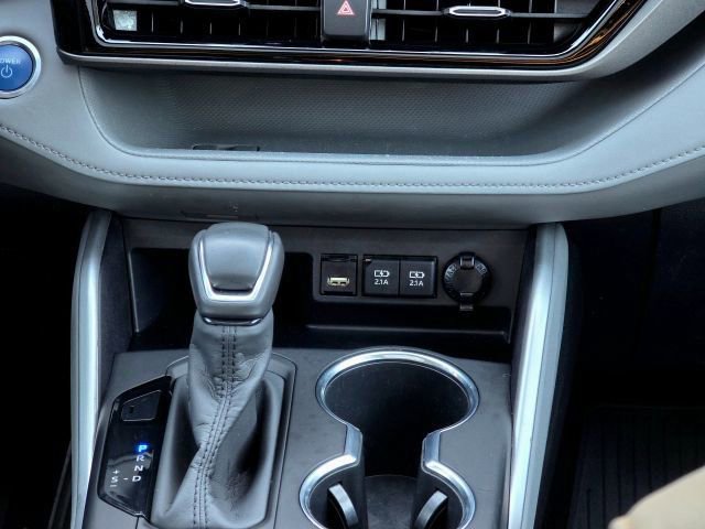 Used 2020 Toyota Highlander XLE AWD/4WD image 19