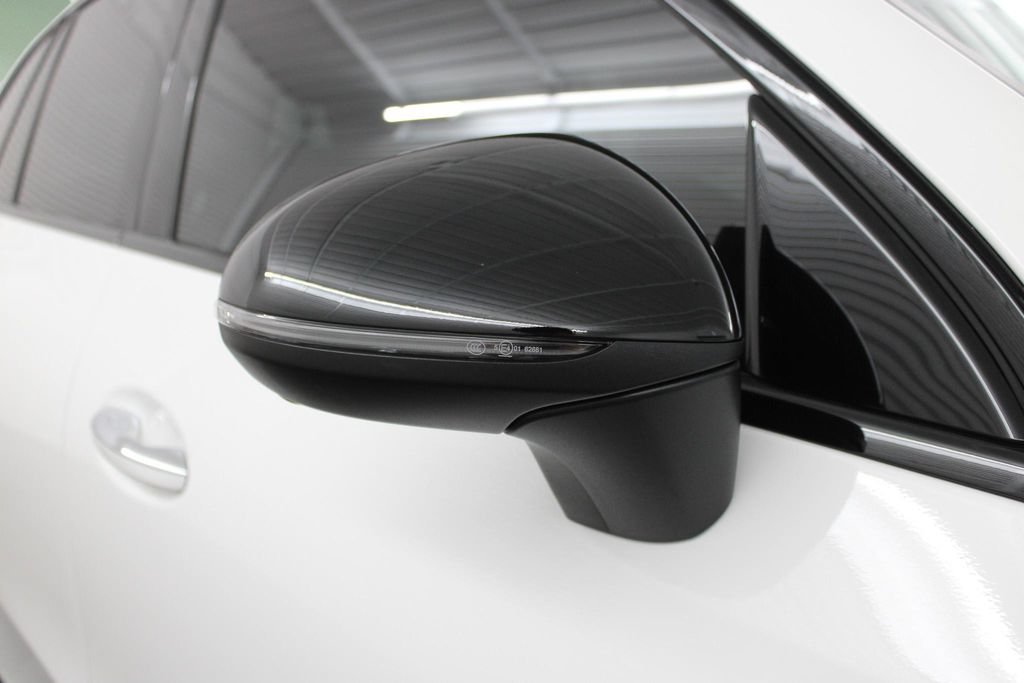 Used 2024 Mercedes-Benz GLC 300 image 13
