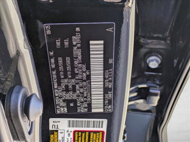 New 2025 Toyota Highlander Limited image 17