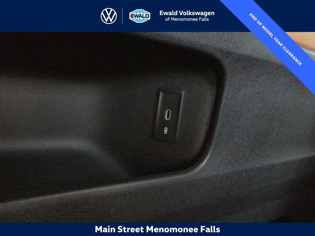 New 2025 Volkswagen ID. Buzz Pro S Plus AWD/4WD image 36