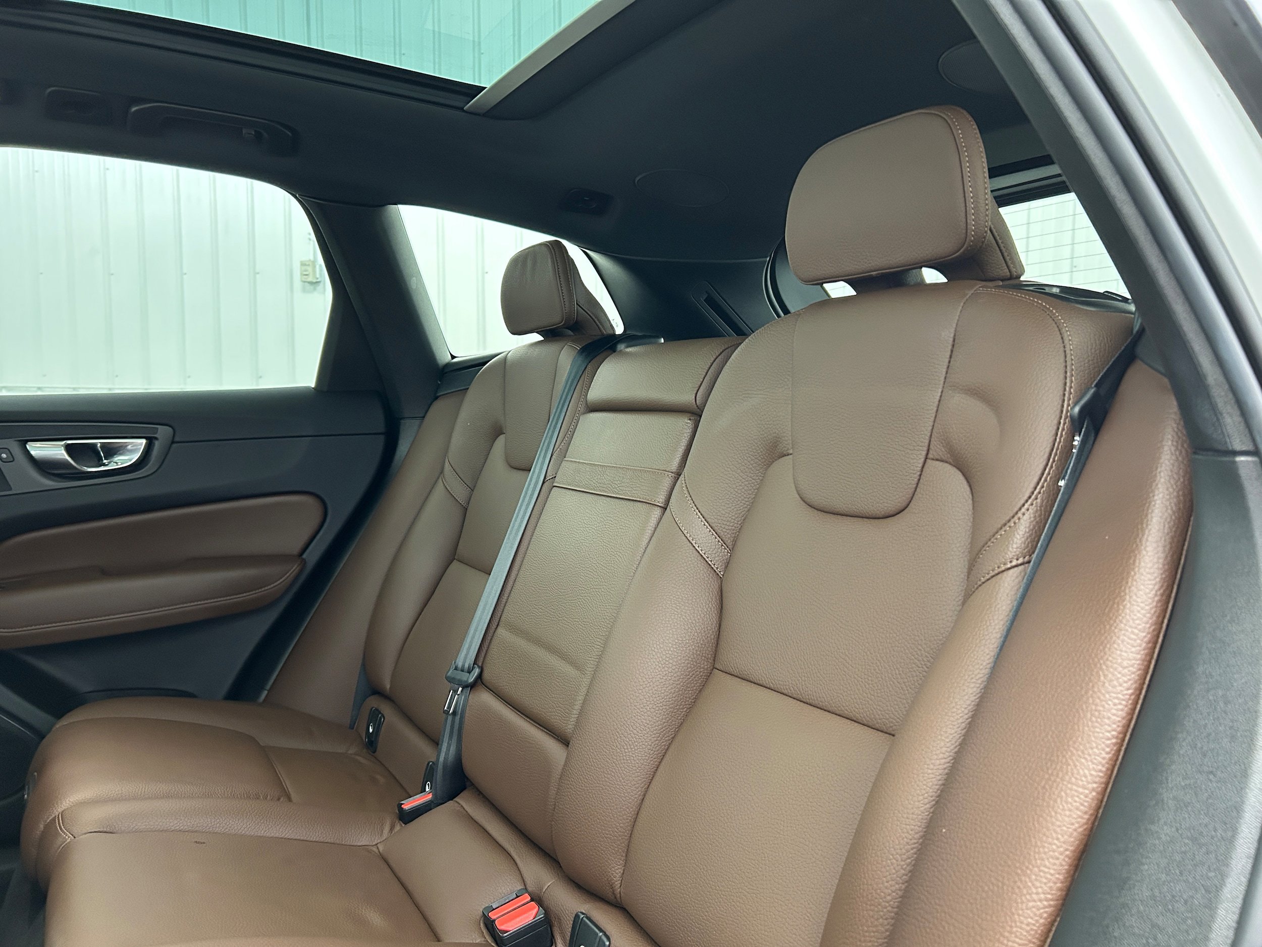 Used 2020 Volvo XC60 T6 Momentum image 28