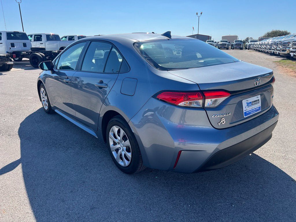 Used 2025 Toyota Corolla LE FWD image 3