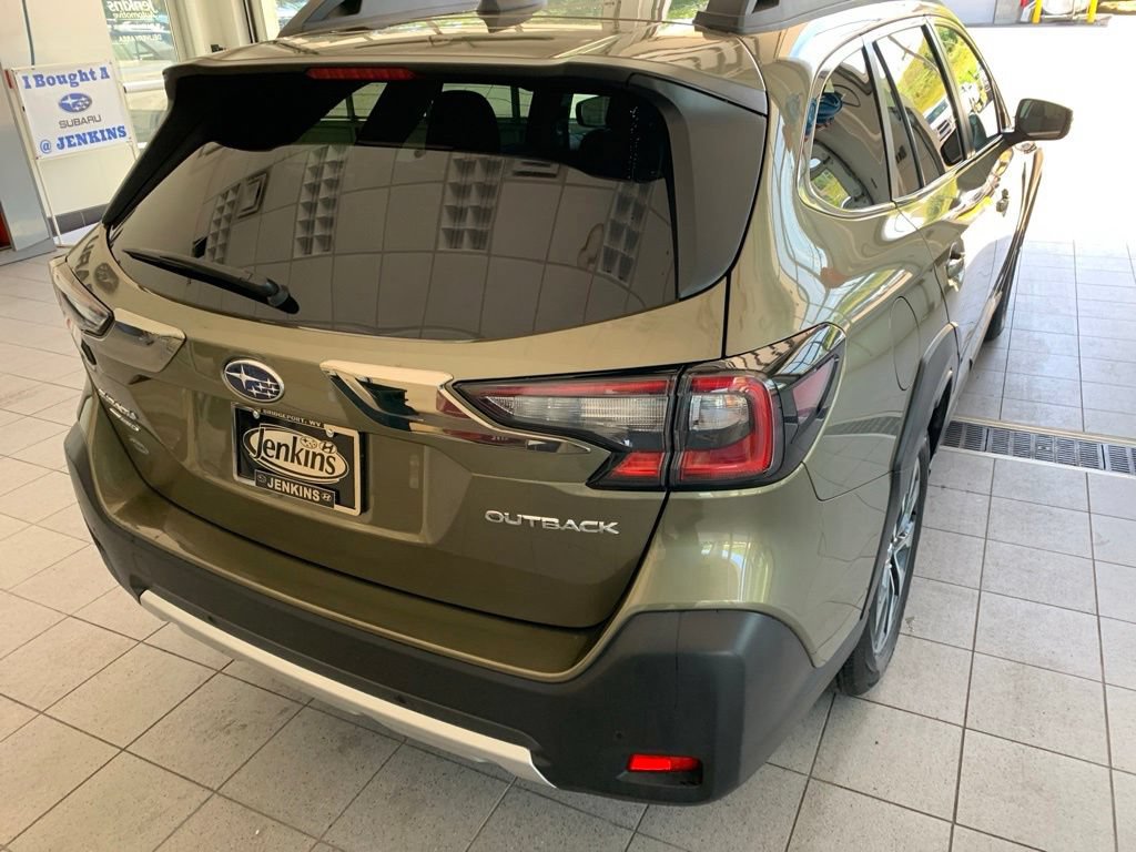 Used 2023 Subaru Outback Limited AWD/4WD image 12