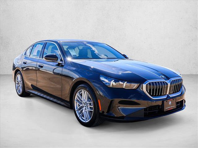 Certified 2024 BMW 530i xDrive w/ Convenience Package AWD/4WD image 3