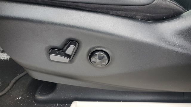 Certified 2024 Chrysler Pacifica Touring-L image 24