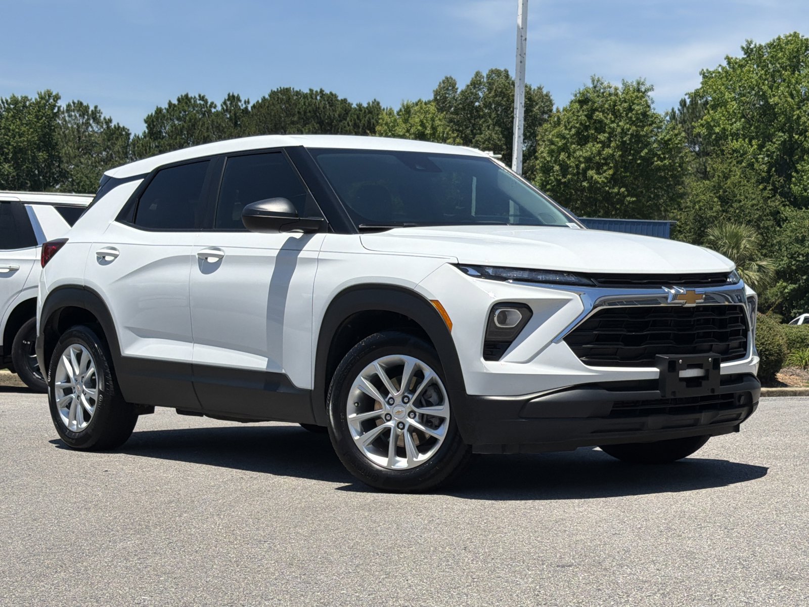 Used 2024 Chevrolet TrailBlazer LS w/ LS Convenience Package FWD image 2