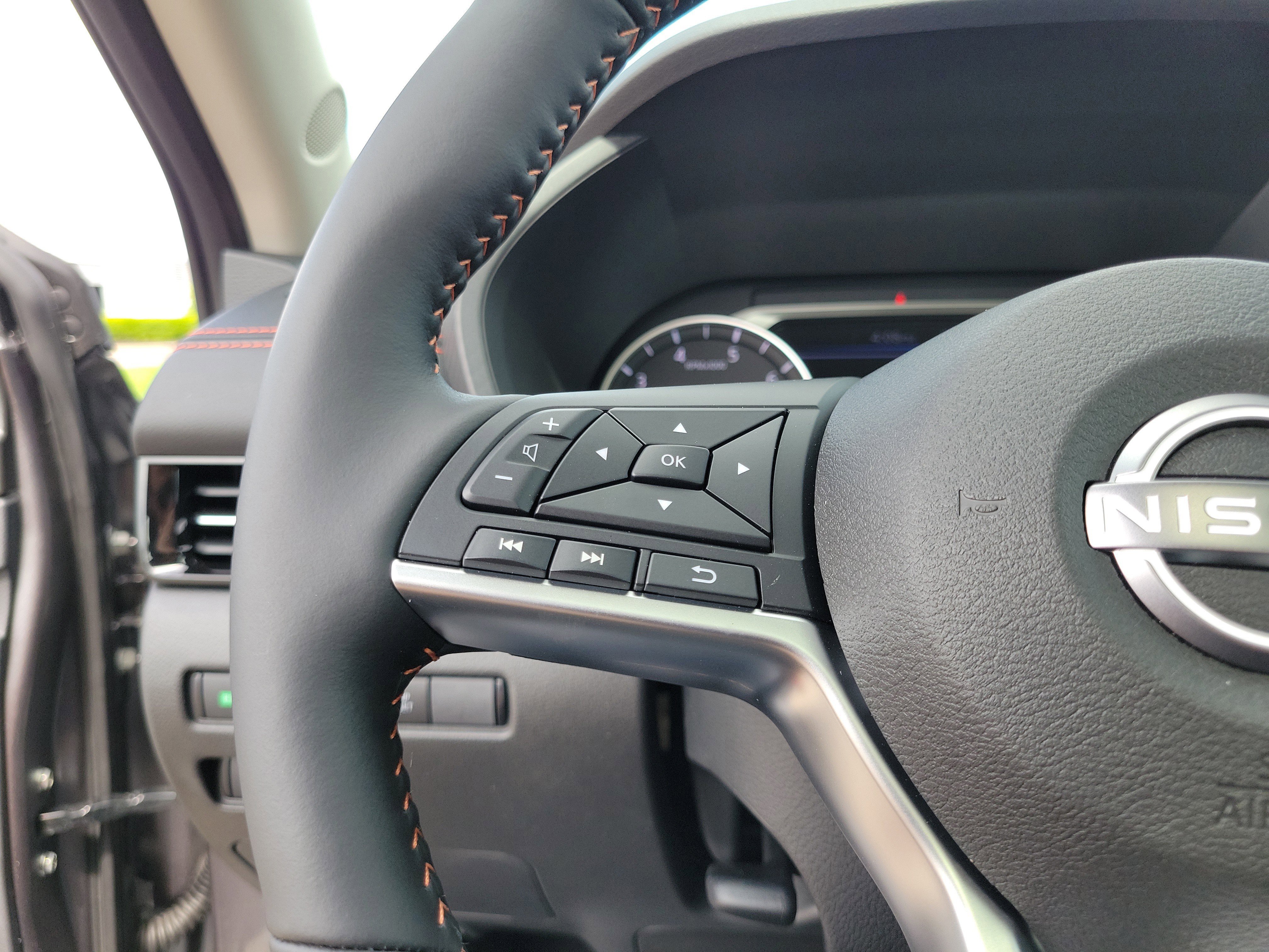 Used 2025 Nissan Sentra SR w/ SR Premium Package image 22