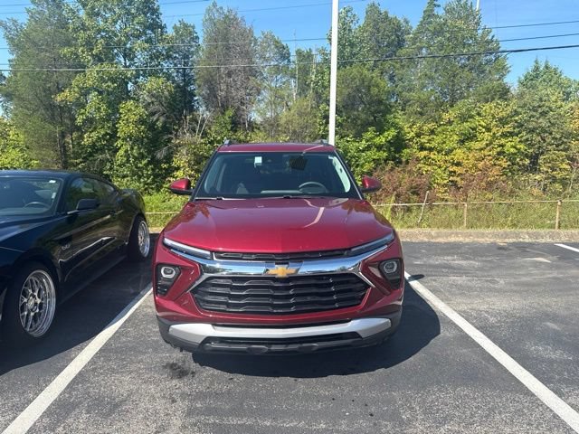 Used 2025 Chevrolet TrailBlazer LT FWD image 2
