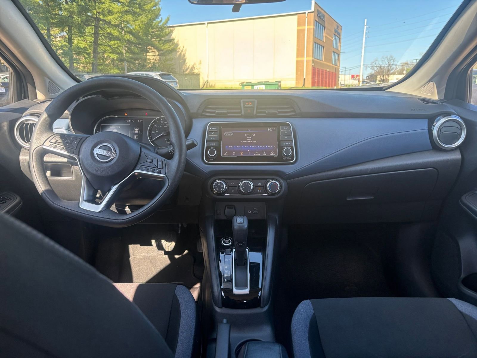 Used 2025 Nissan Versa SV image 31
