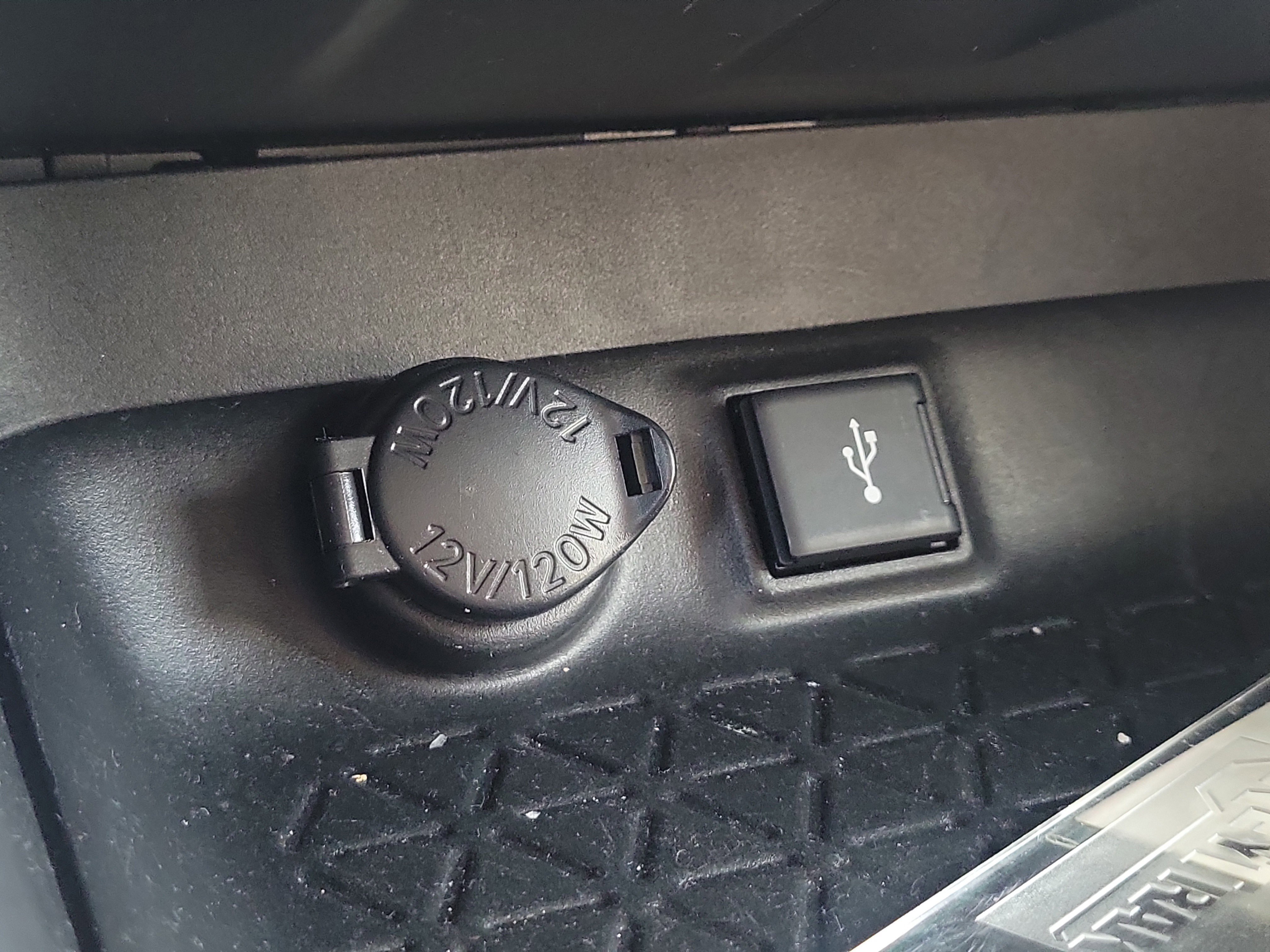 Used 2021 Toyota RAV4 XLE image 30