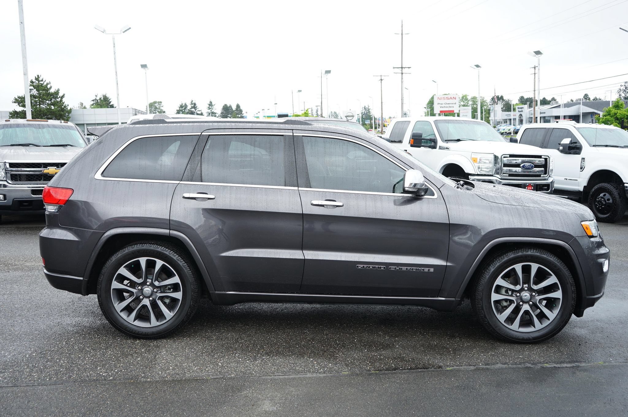Used 2017 Jeep Grand Cherokee Overland AWD/4WD image 6