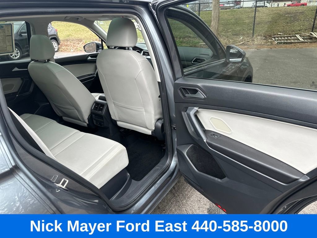 Used 2020 Volkswagen Tiguan SE w/ Panoramic Sunroof Package image 13