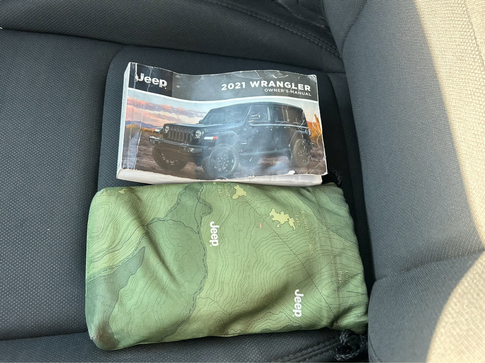 Used 2021 Jeep Wrangler Sport S image 42