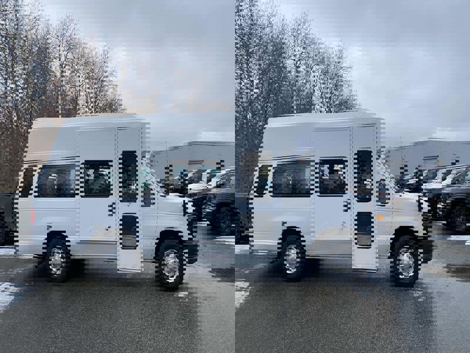 Used 2011 Ford E-350 and Econoline 350 Extended Super Duty w/ PWR Group image 2