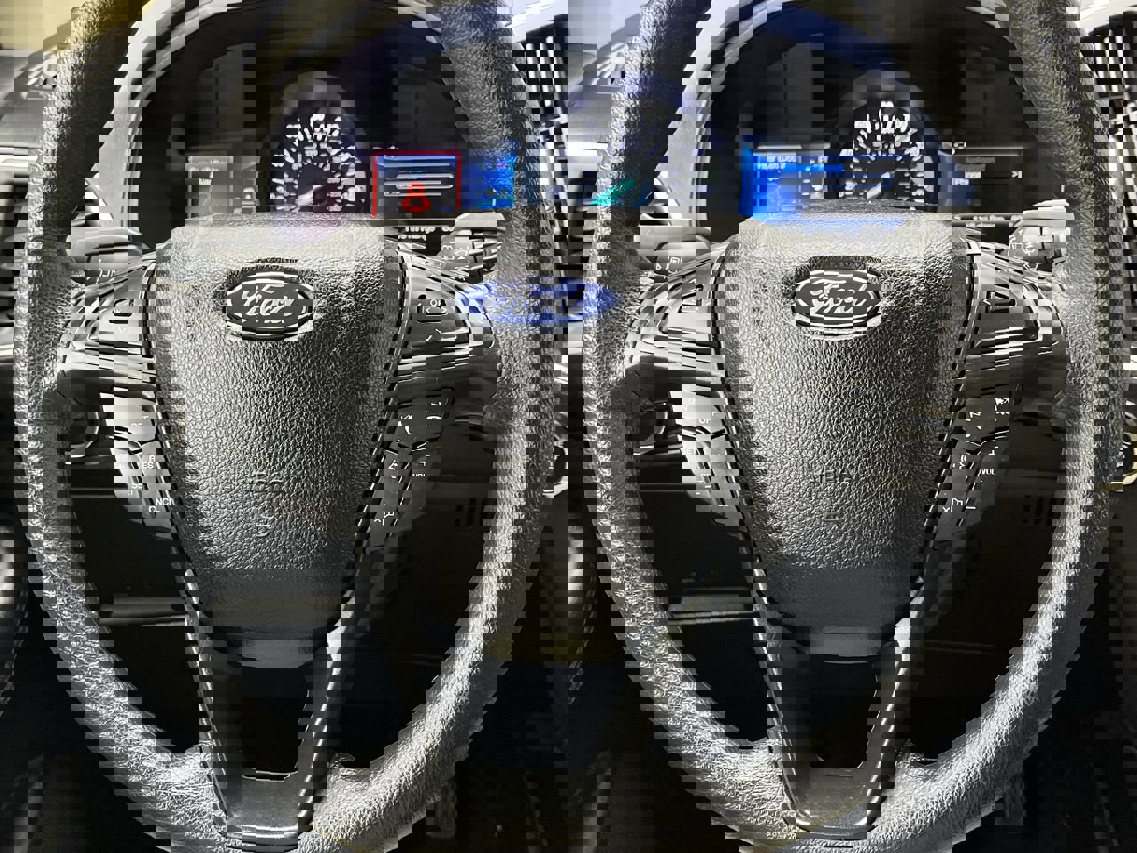 Used 2023 Ford Edge SE image 12