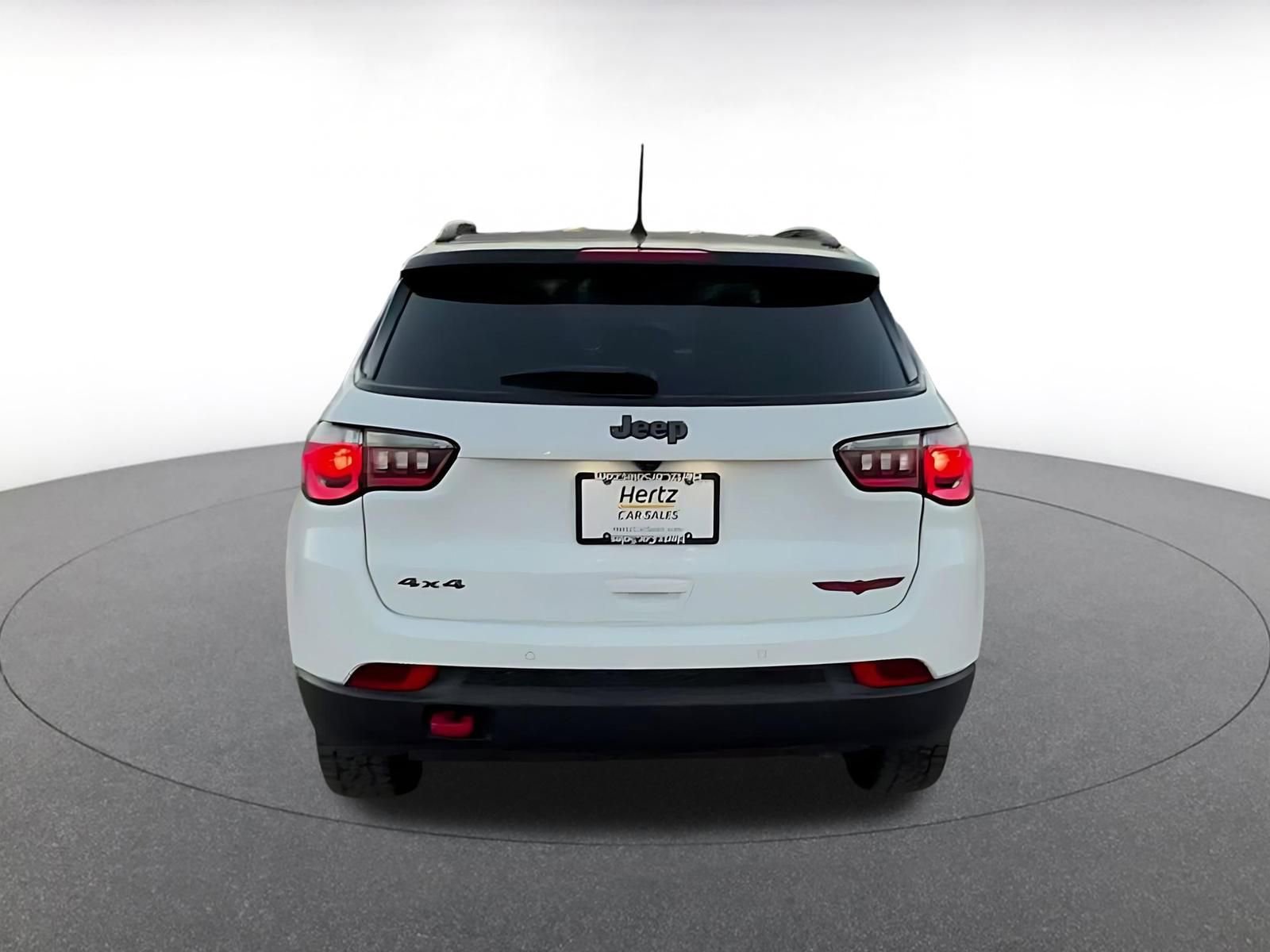 Used 2025 Jeep Compass Trailhawk image 12