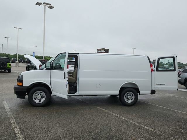New 2026 Chevrolet Express 3500 RWD image 12