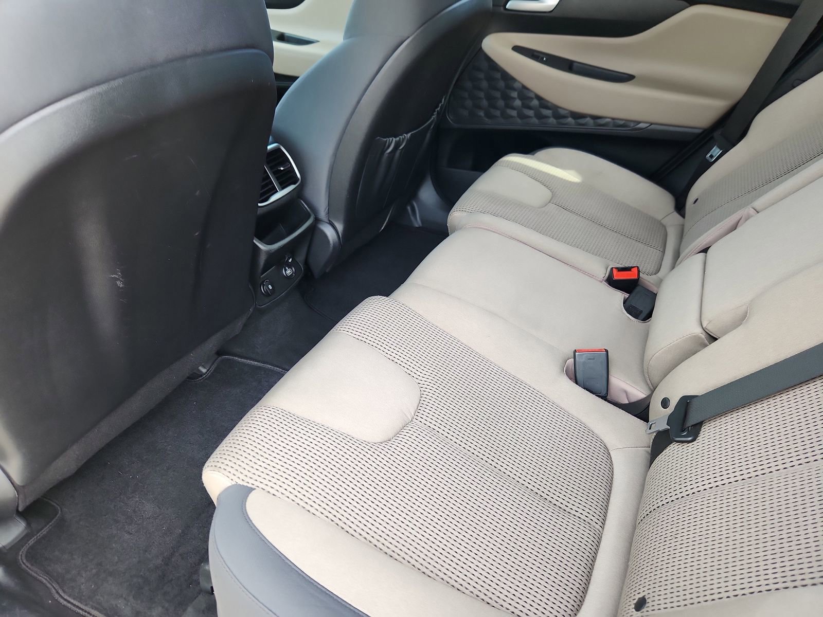 Used 2019 Hyundai Santa Fe SE image 11