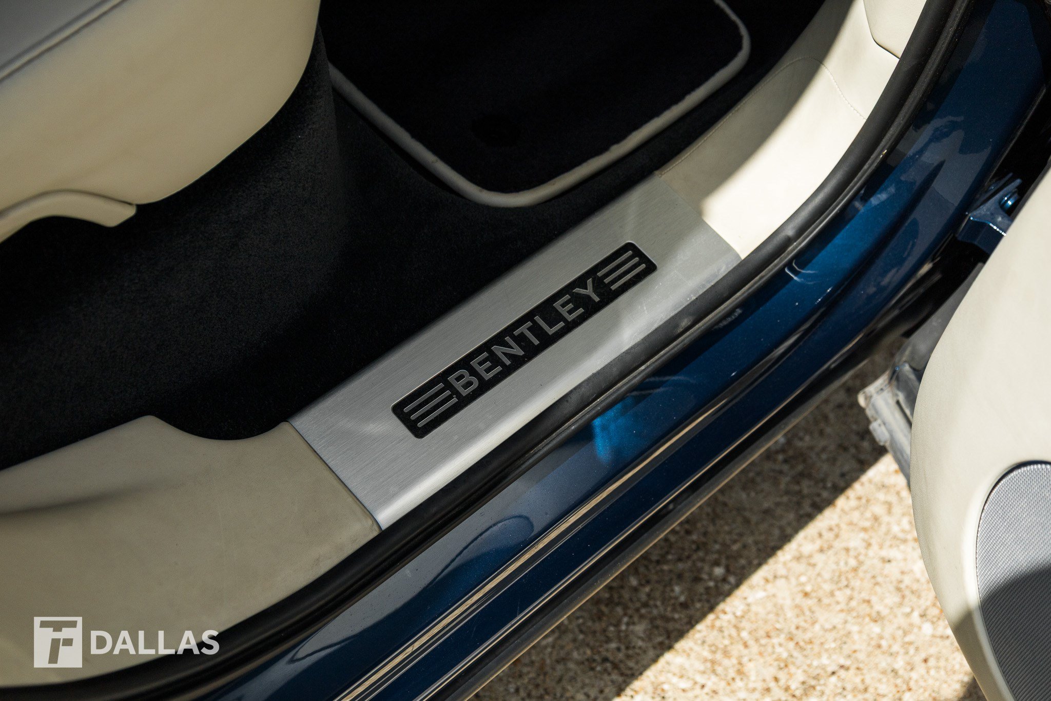 Used 2019 Bentley Bentayga AWD/4WD image 35