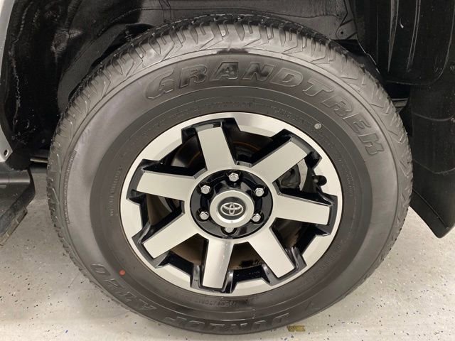 Used 2024 Toyota 4Runner TRD Off-Road Premium image 10