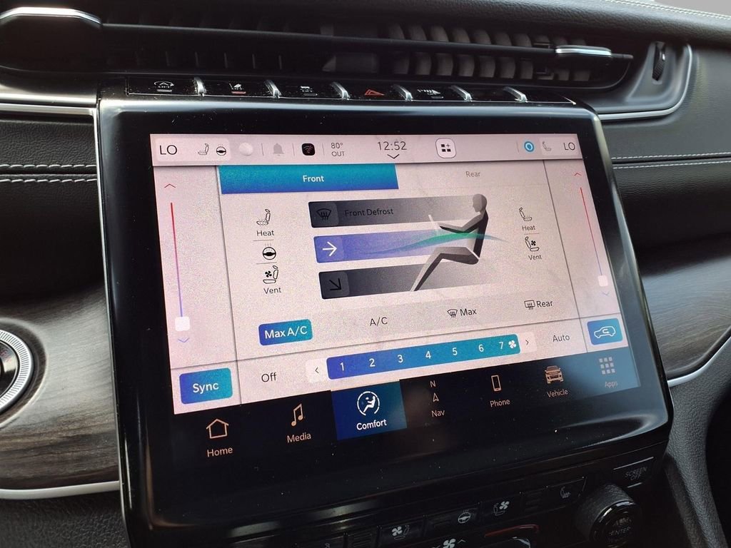 Used 2023 Jeep Grand Cherokee L Limited w/ Luxury Tech Group II image 7