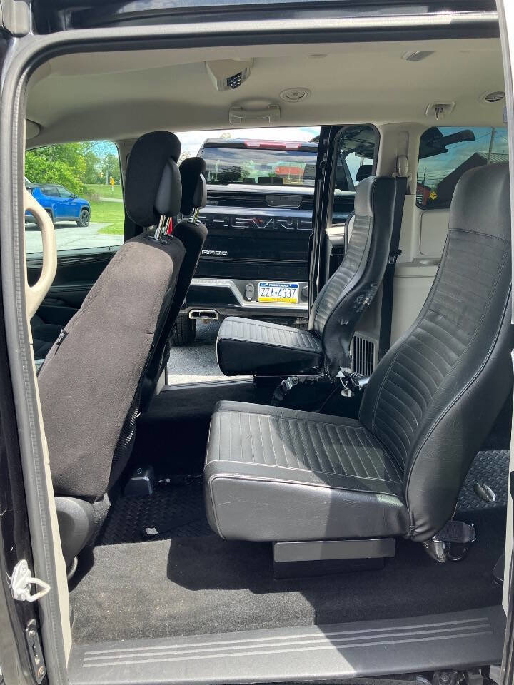 Used 2014 Dodge Grand Caravan SXT FWD image 8