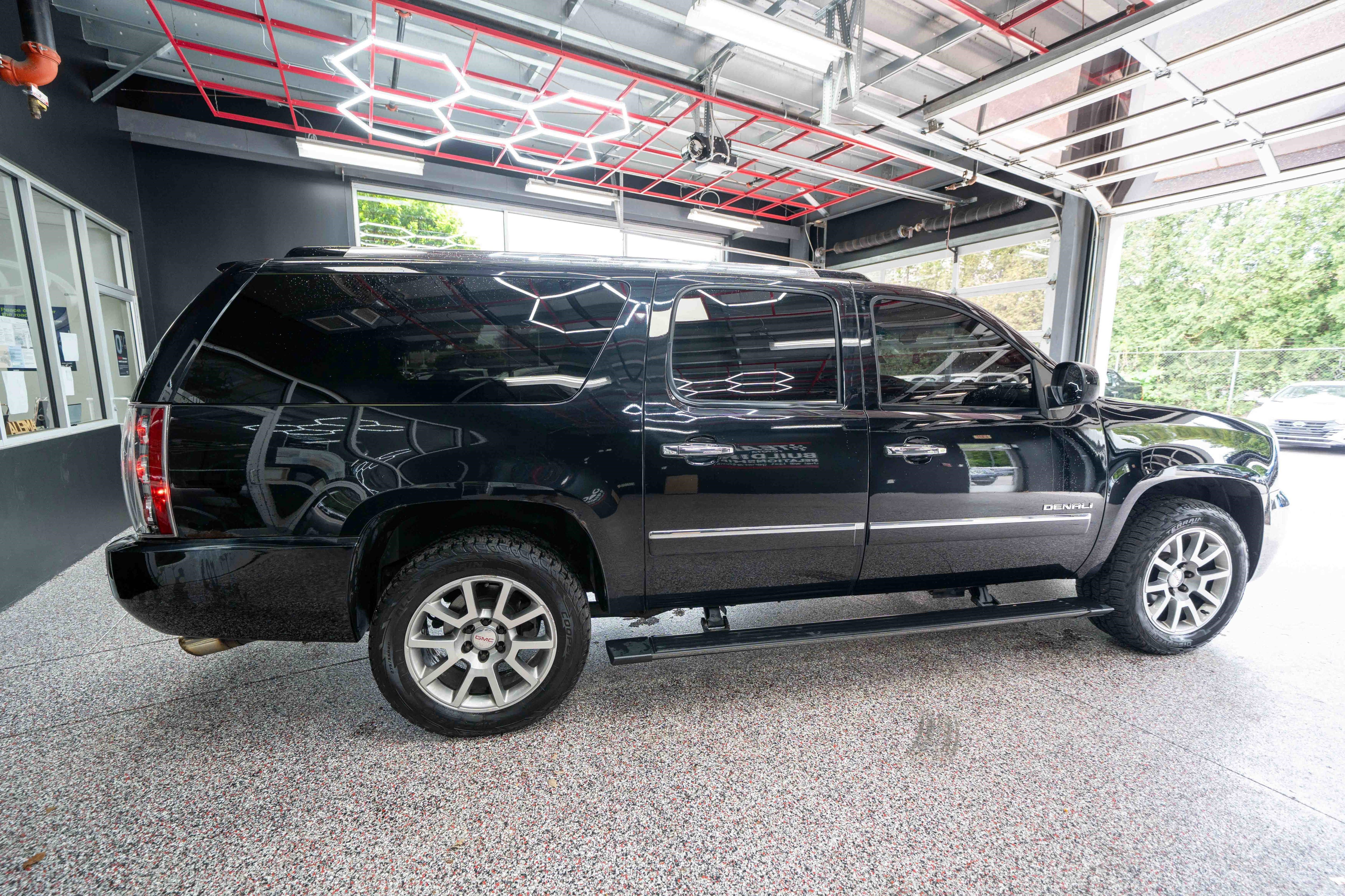 Used 2013 GMC Yukon XL Denali AWD/4WD image 4