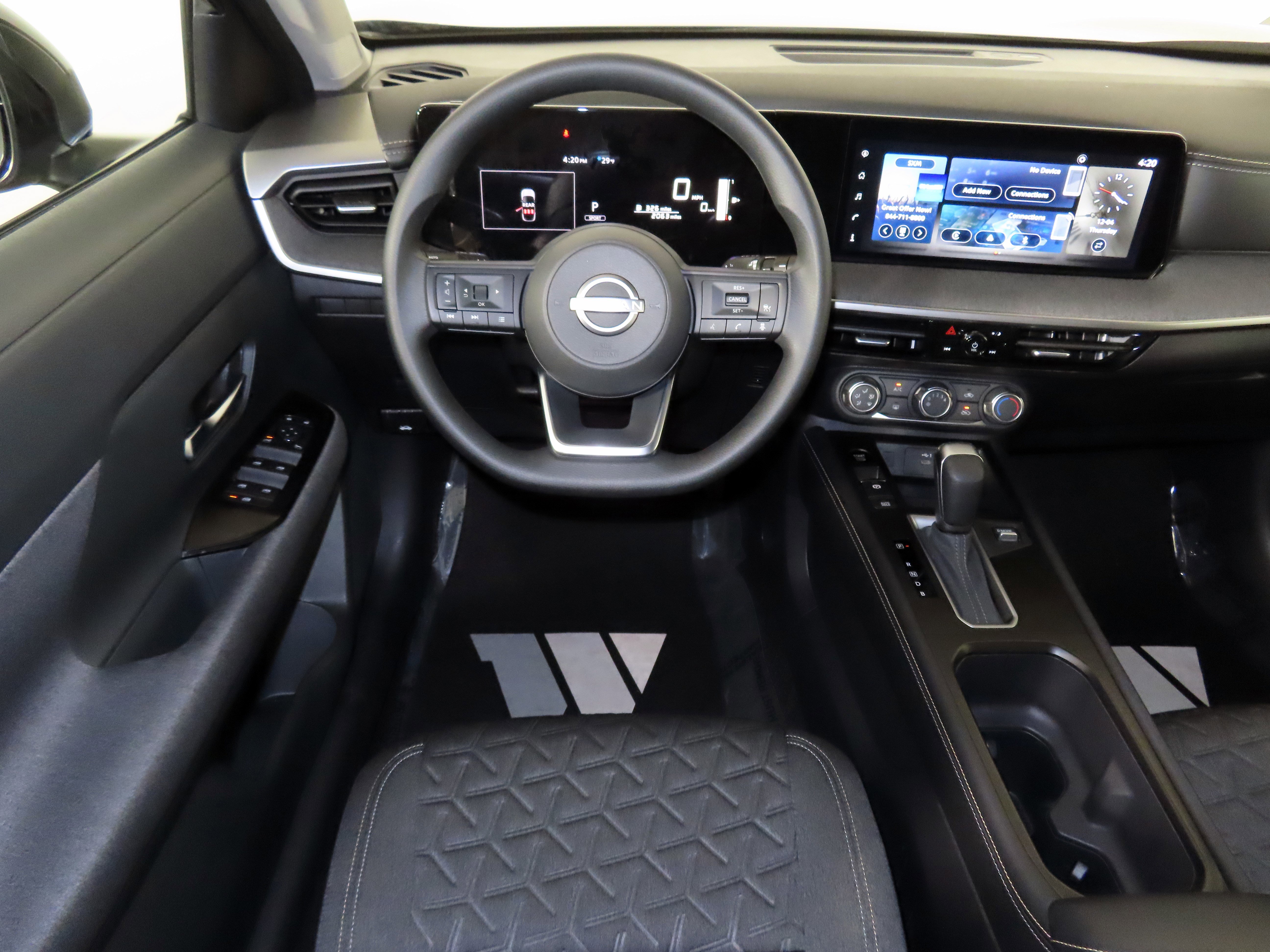 Certified 2025 Nissan Kicks SV w/ Illumination Package image 34