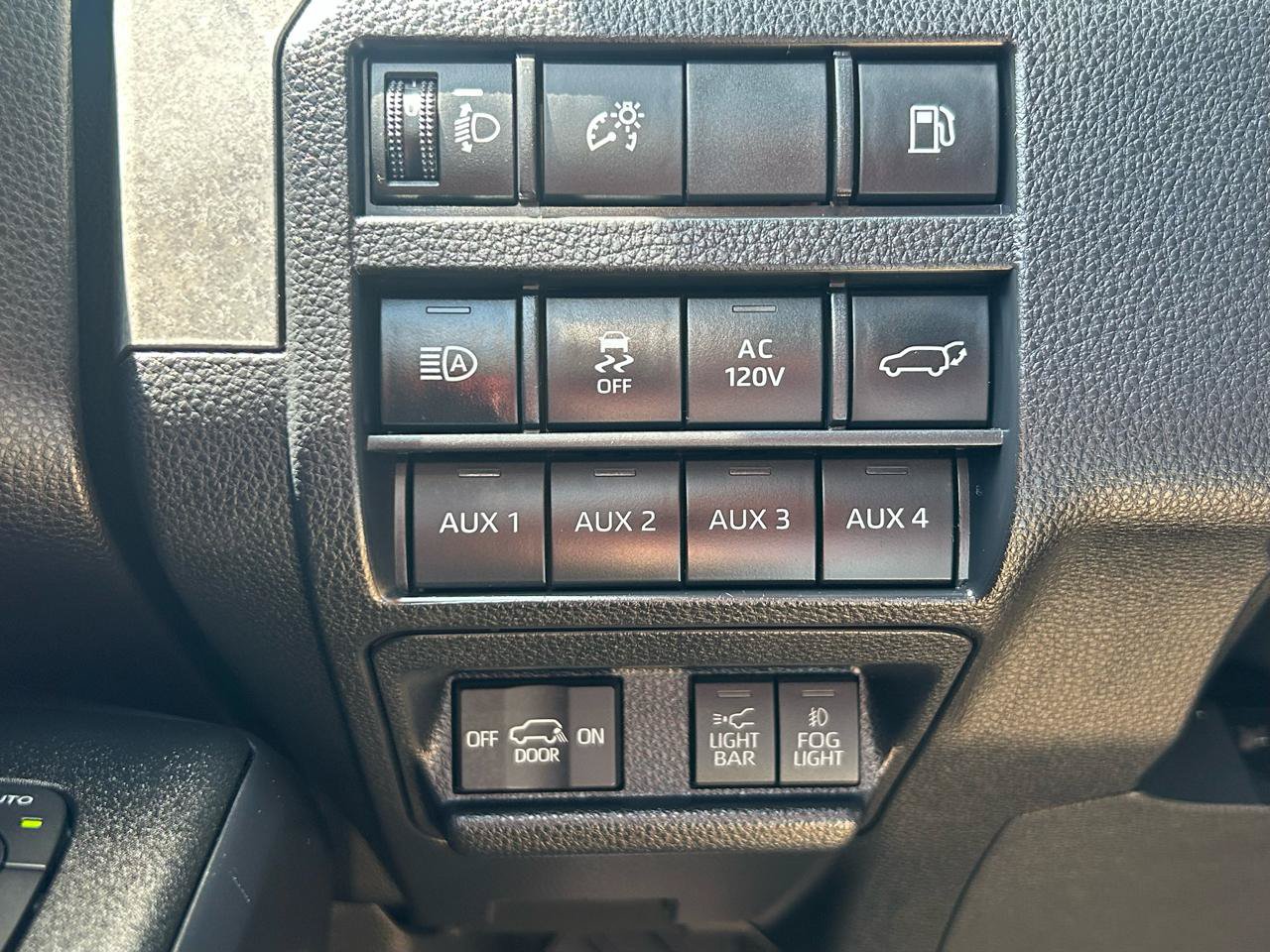 Used 2025 Toyota 4Runner Trailhunter AWD/4WD image 34