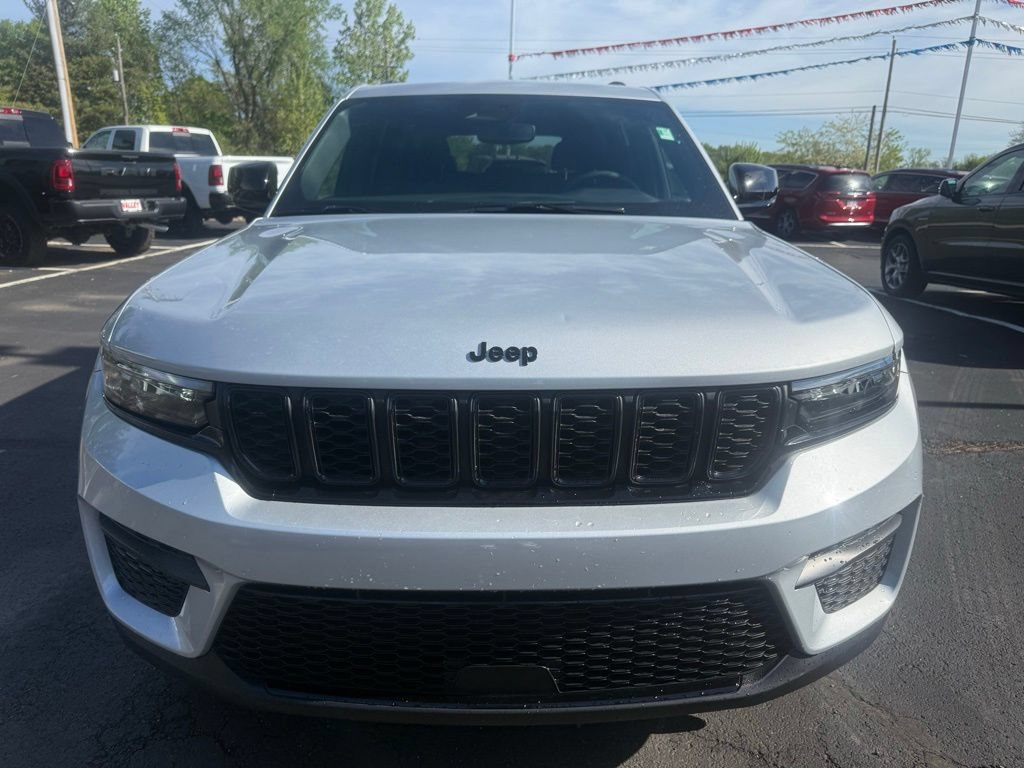 Used 2024 Jeep Grand Cherokee Altitude AWD/4WD video 3
