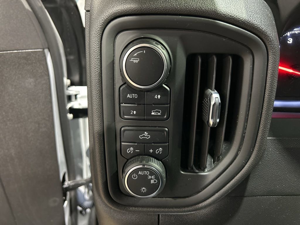 Used 2023 Chevrolet Silverado 1500 Custom image 17
