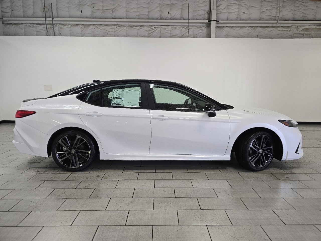 New 2026 Toyota Camry Hybrid FWD image 18