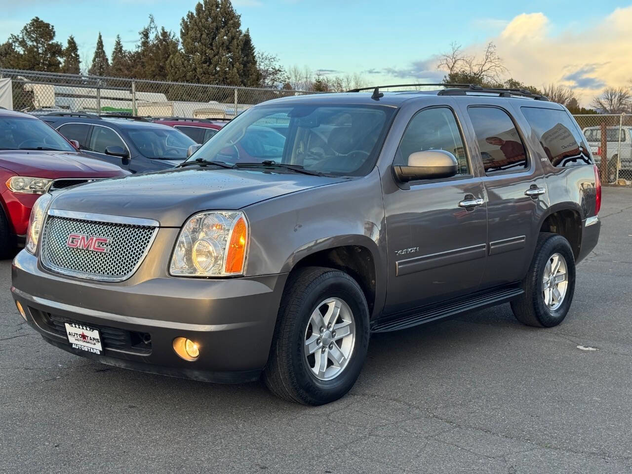 Used 2013 GMC Yukon SLT AWD/4WD image 1