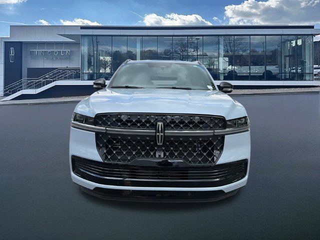 New 2025 Lincoln Navigator L Reserve w/ Jet Appearance Package AWD/4WD image 2