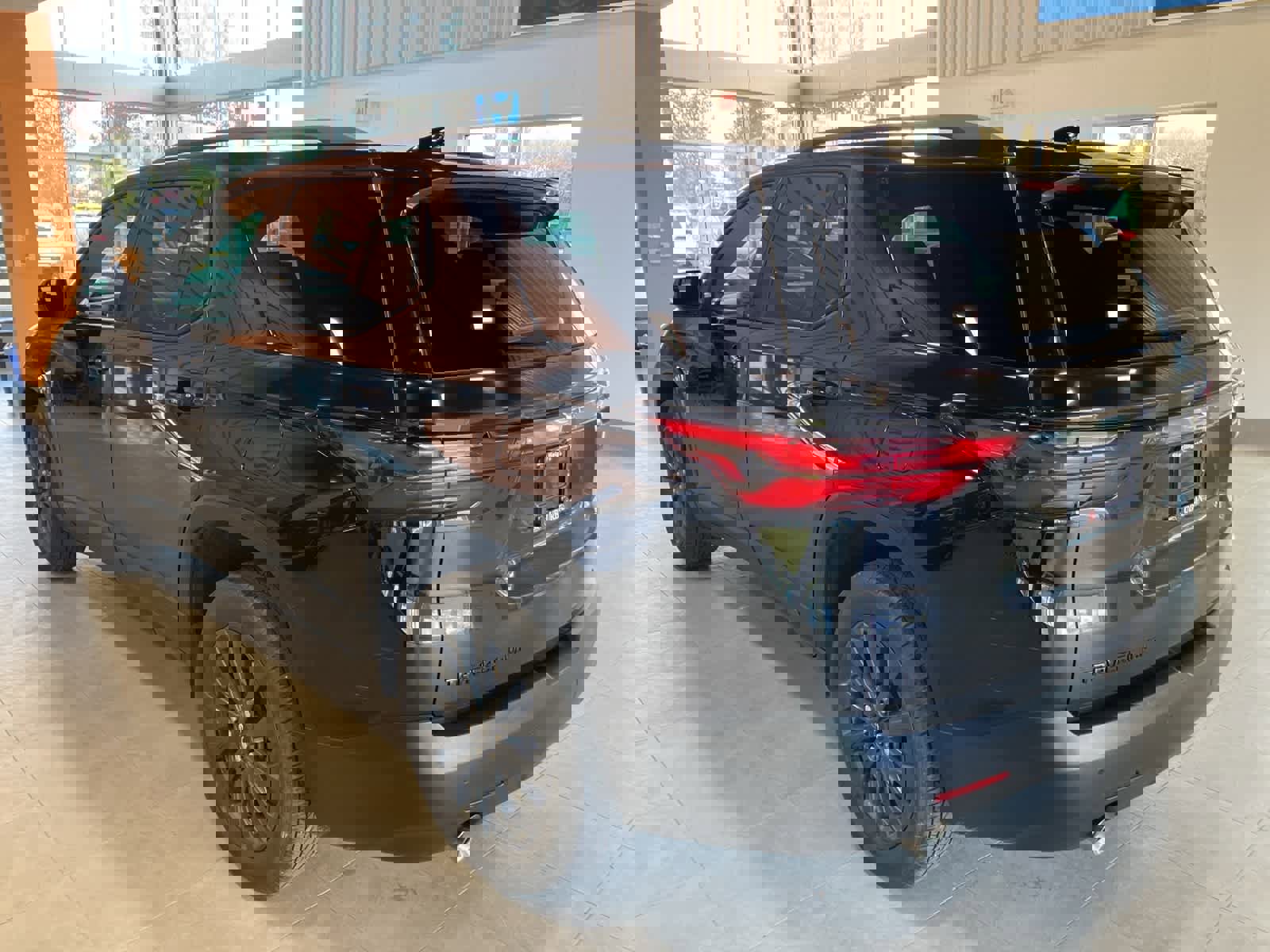 Used 2022 Chevrolet Traverse RS w/ LPO, Floor Liner Package image 7