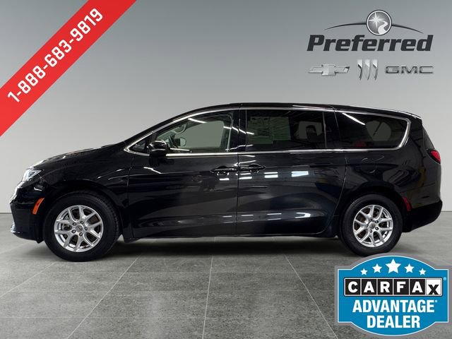 Used 2023 Chrysler Pacifica Touring-L FWD image 10