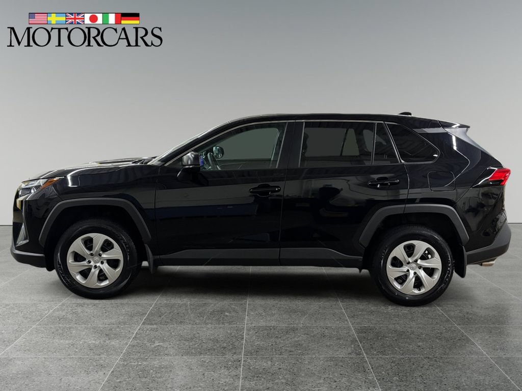 Used 2024 Toyota RAV4 LE AWD/4WD image 6
