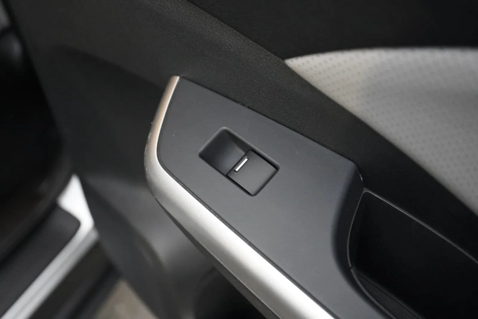 Used 2016 Honda CR-V Touring image 37