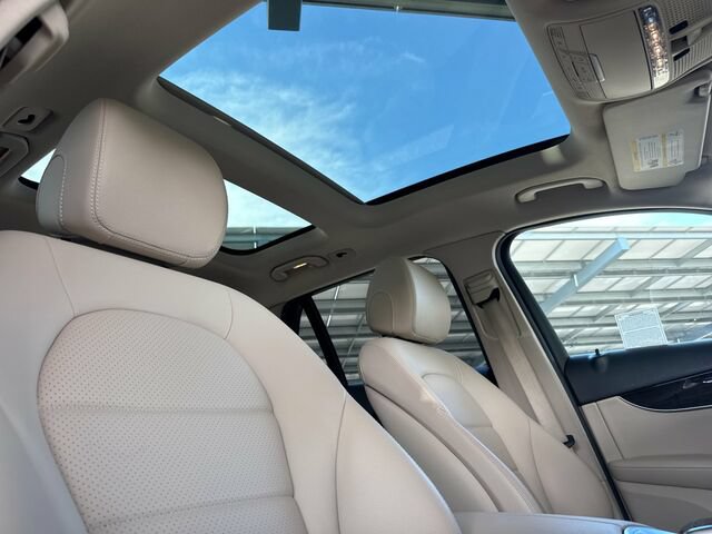 Used 2019 Mercedes-Benz GLC 300 4MATIC image 19