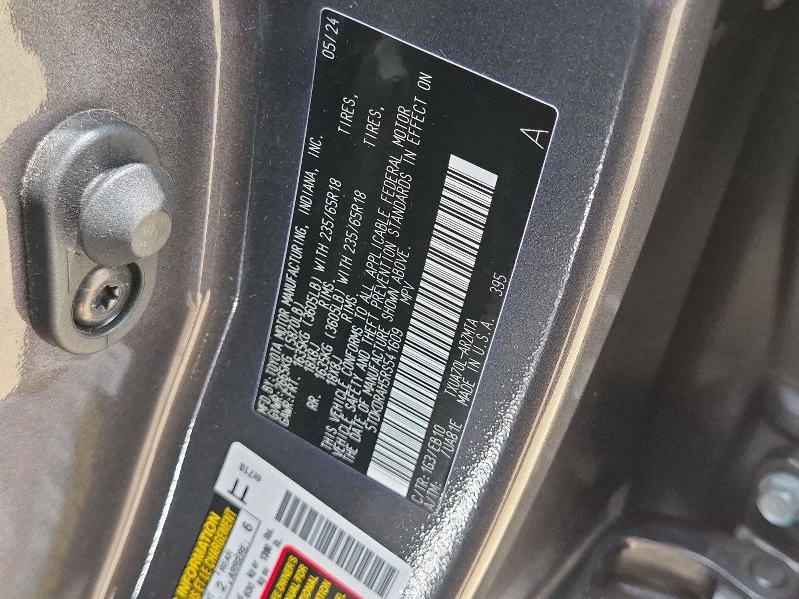 Used 2024 Toyota Highlander XLE FWD image 33
