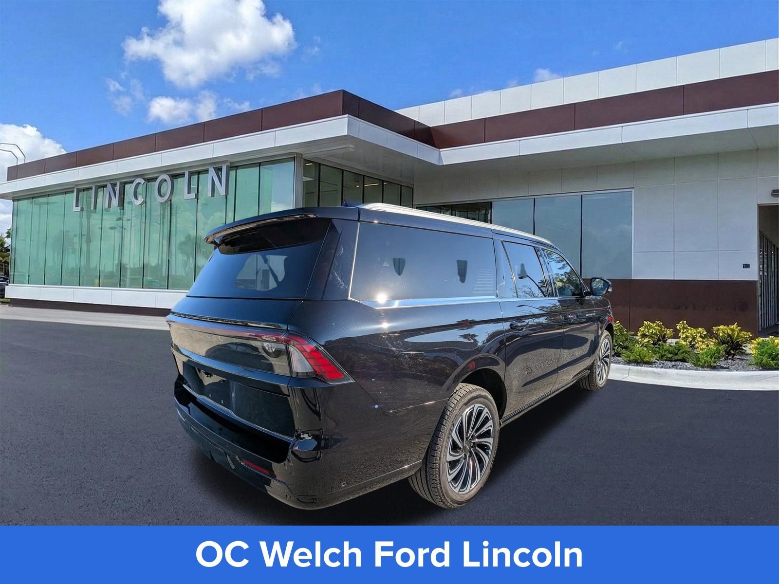 Certified 2025 Lincoln Navigator L Black Label AWD/4WD image 5
