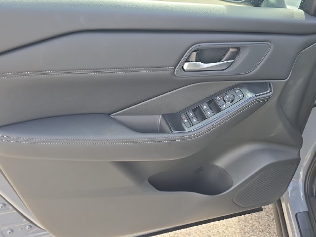 New 2027 Nissan Rogue Dark Armor FWD image 18