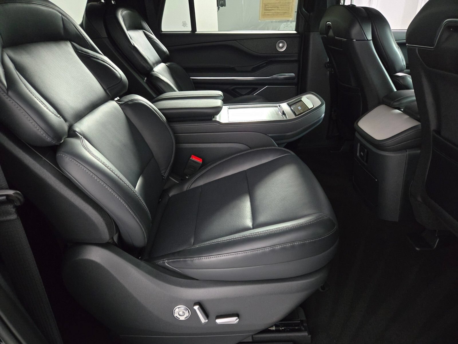 Used 2026 Lincoln Navigator L Reserve w/ Jet Appearance Package AWD/4WD image 17