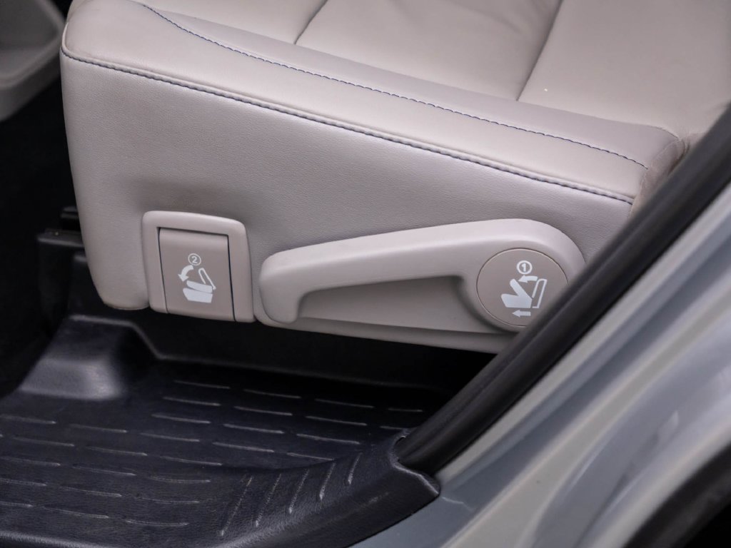 Used 2019 Toyota Highlander XLE AWD/4WD image 20