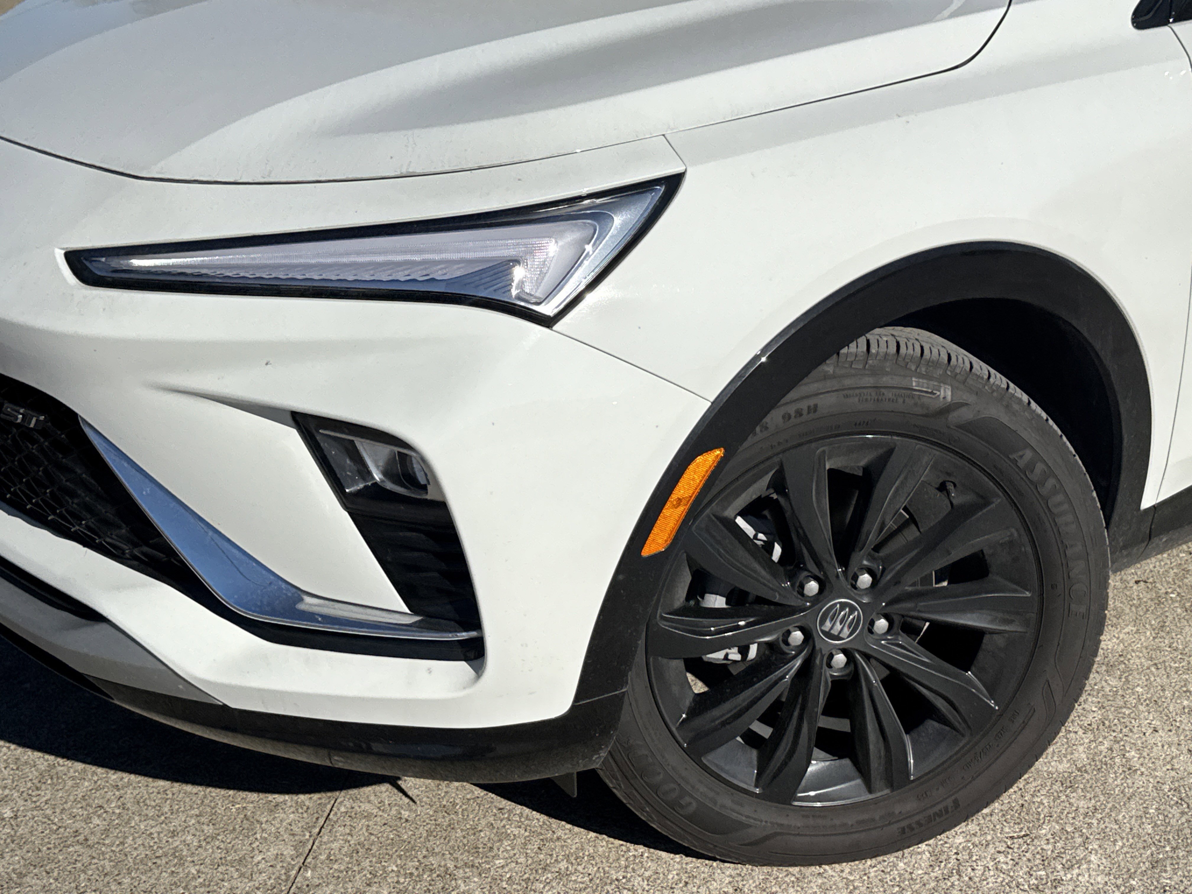 Used 2025 Buick Envista Sport Touring image 2