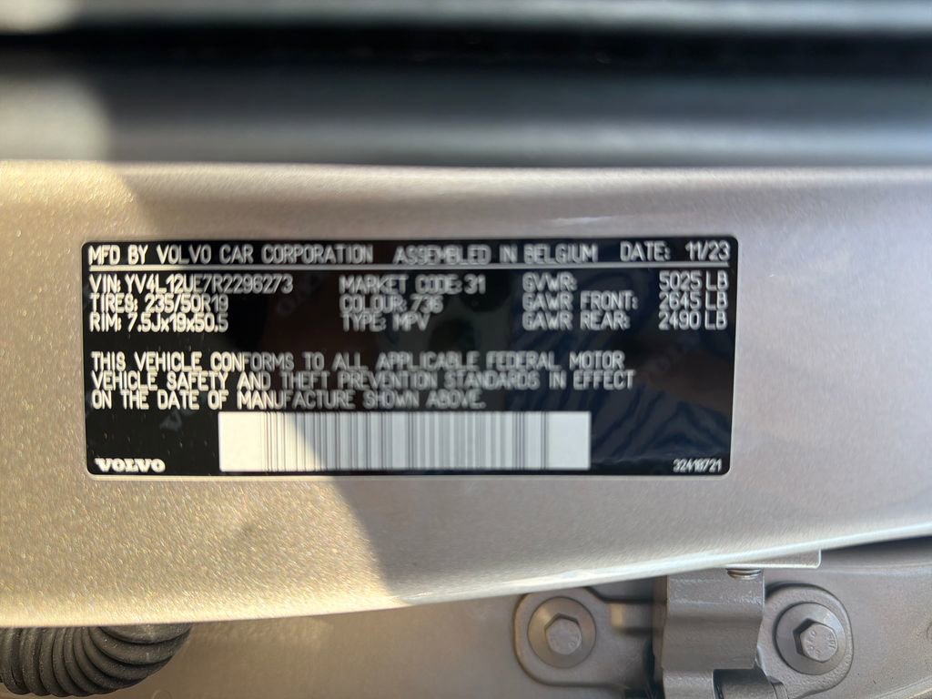 Certified 2024 Volvo XC40 B5 Plus w/ Protection Package Premier image 34