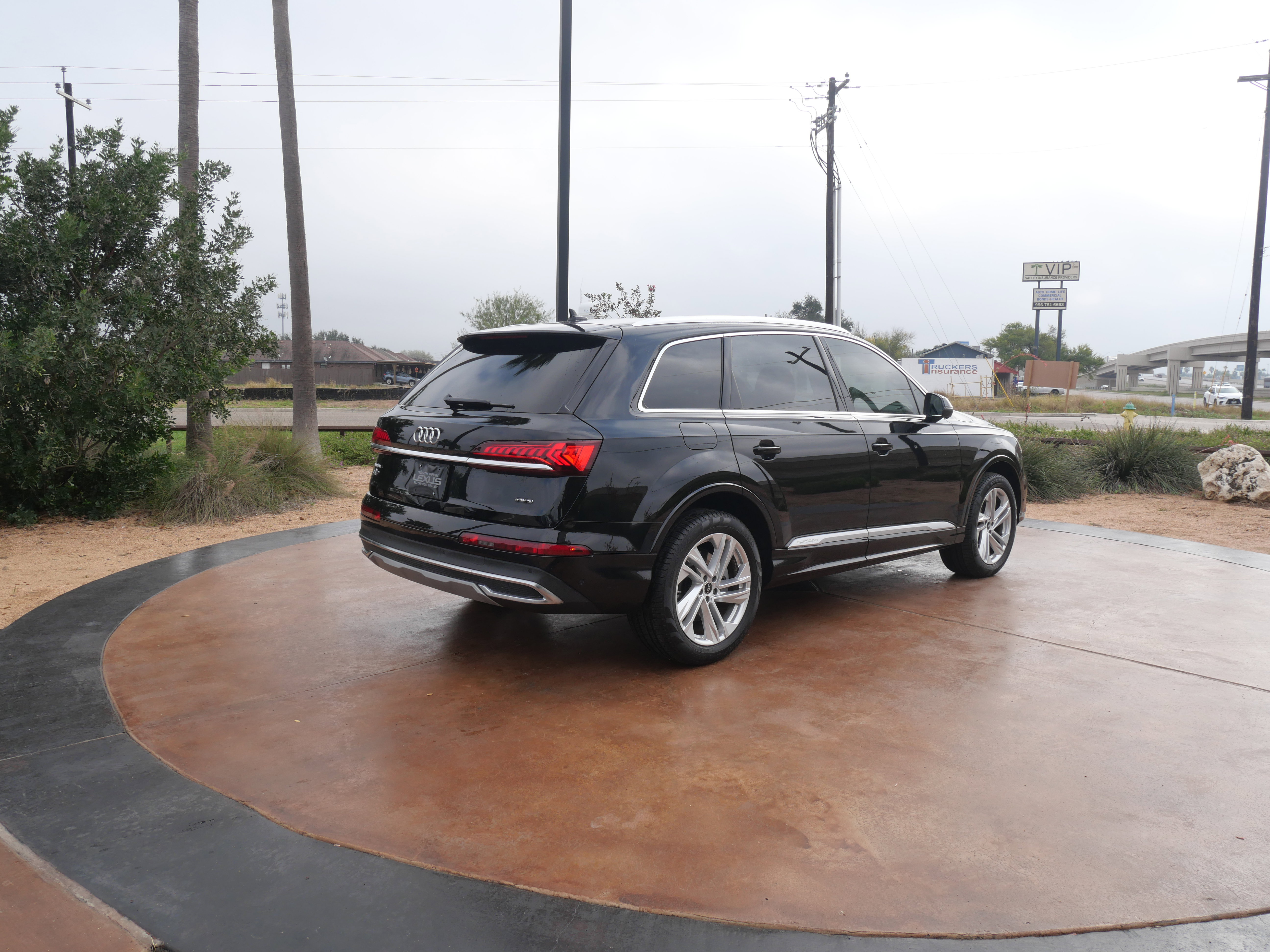 Used 2023 Audi Q7 3.0T Premium w/ Convenience Package image 2