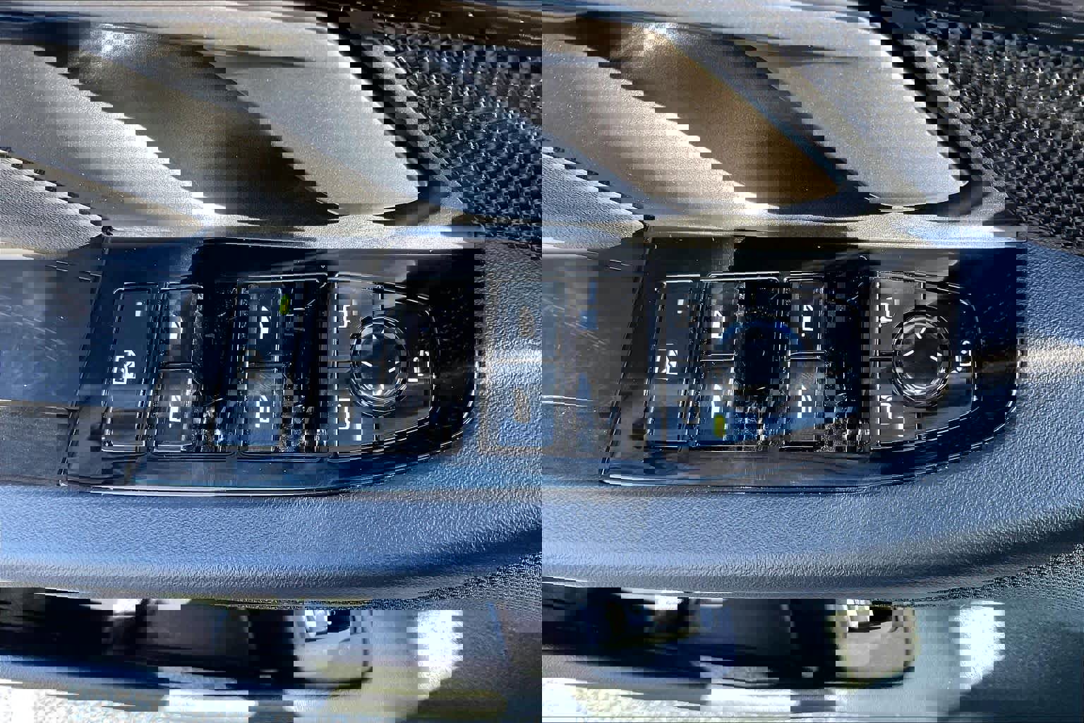 Used 2026 BMW 550e xDrive w/ Premium Package image 12