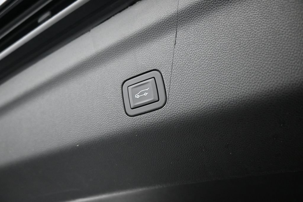 Used 2026 Chevrolet Suburban Premier AWD/4WD image 42